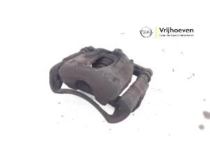 Gebruikte Remklauw (Tang) links-voor Opel Corsa C (F08/68) 1.2 16V Twin Port Prijs € 30,00 Margeregeling aangeboden door Autodemontage Vrijhoeven B.V.