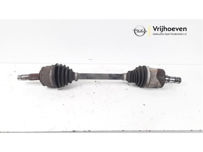 Gebruikte Aandrijfas links-voor Opel Mokka/Mokka X 1.6 16V EcoFlex 4x2 Prijs € 90,00 Margeregeling aangeboden door Autodemontage Vrijhoeven B.V.