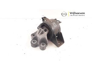 Gebruikte Motorsteun Opel Mokka/Mokka X 1.6 16V EcoFlex 4x2 Prijs € 20,00 Margeregeling aangeboden door Autodemontage Vrijhoeven B.V.