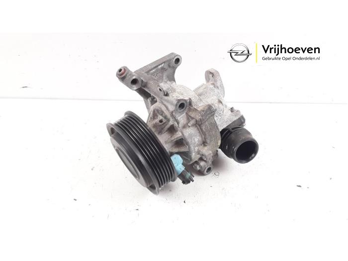 Gebruikte Waterpomp Opel Combo 1.3 CDTI 16V ecoFlex Prijs € 50,00 Margeregeling aangeboden door Autodemontage Vrijhoeven B.V.