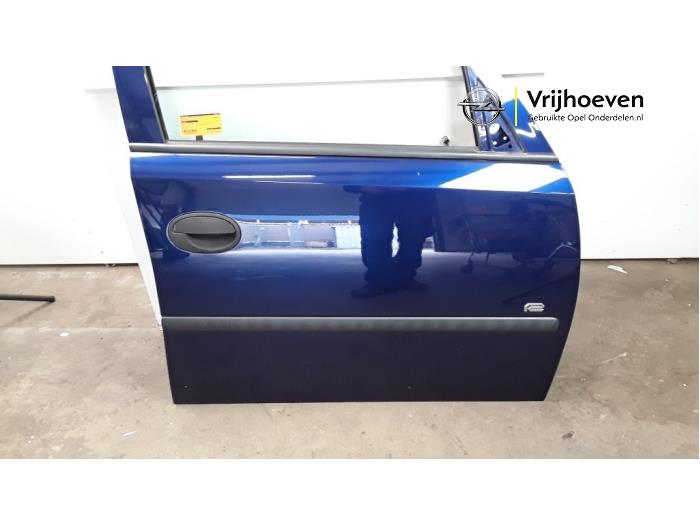 Portier 4Deurs rechts-voor van een Opel Meriva 1.8 16V 2004