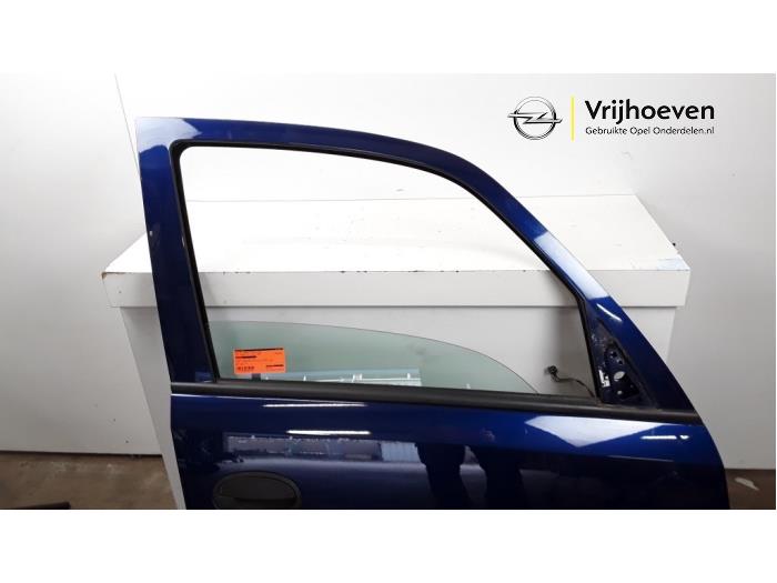 Portier 4Deurs rechts-voor van een Opel Meriva 1.8 16V 2004