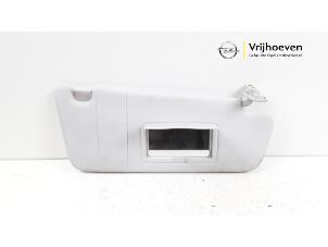 Gebruikte Zonneklep Opel Adam 1.2 16V Prijs € 20,00 Margeregeling aangeboden door Autodemontage Vrijhoeven B.V.