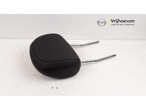 Gebruikte Hoofdsteun Opel Adam 1.2 16V Prijs € 35,00 Margeregeling aangeboden door Autodemontage Vrijhoeven B.V.