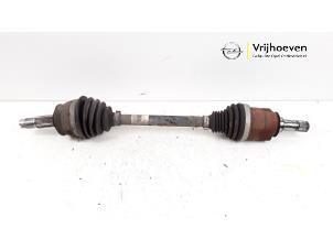 Gebruikte Homokineetas links-voor Opel Corsa E 1.3 CDTi 16V ecoFLEX Prijs € 75,00 Margeregeling aangeboden door Autodemontage Vrijhoeven B.V.