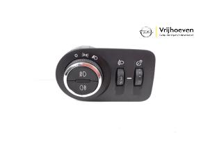 Gebruikte Licht Schakelaar Opel Corsa D 1.2 16V Prijs € 10,00 Margeregeling aangeboden door Autodemontage Vrijhoeven B.V.