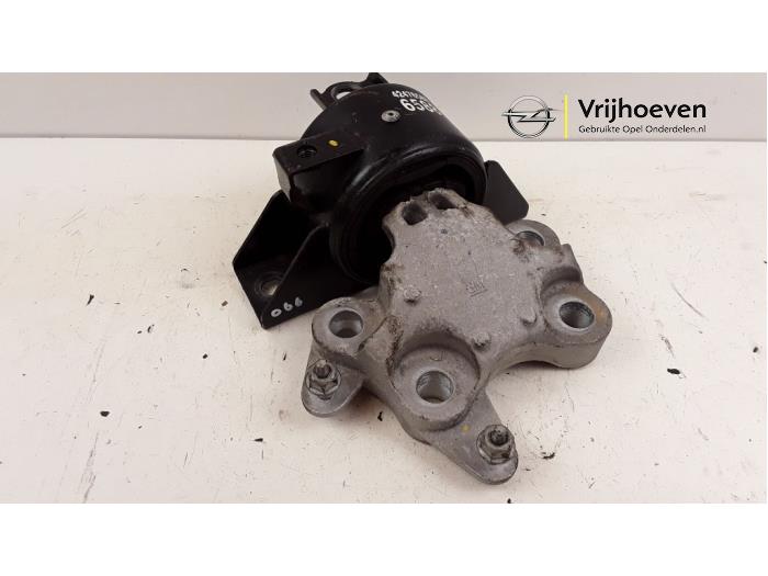 Gebruikte Motorrubber Opel Mokka X 1.4 Turbo 16V Prijs € 40,00 Margeregeling aangeboden door Autodemontage Vrijhoeven B.V.