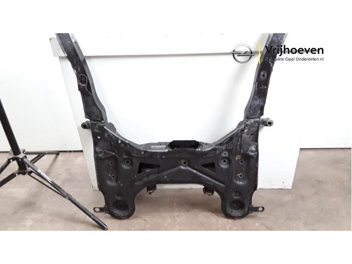 Subframe van een Opel Mokka X 1.4 Turbo 16V 2018