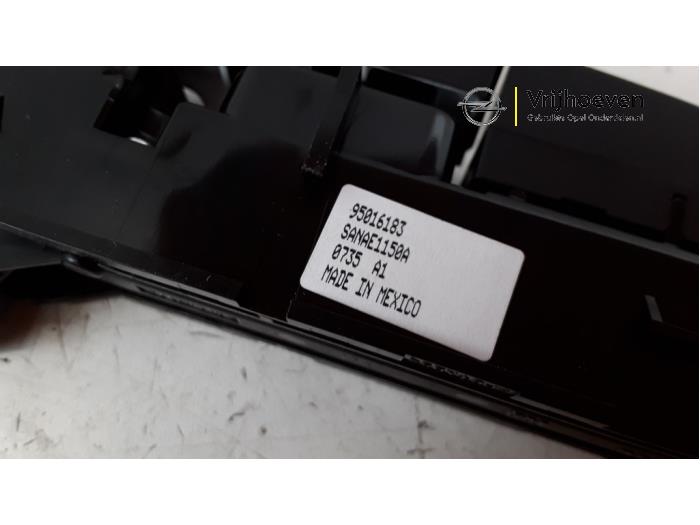 Schakelaar Paniekverlichting van een Vauxhall Mokka/Mokka X 1.6 CDTI 16V 4x2 2015