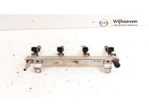 Gebruikte Injector brug Opel Corsa E 1.2 16V Prijs € 40,00 Margeregeling aangeboden door Autodemontage Vrijhoeven B.V.