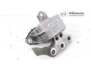 Gebruikte Motorsteun Opel Mokka/Mokka X 1.6 CDTI 16V 4x2 Prijs € 40,00 Margeregeling aangeboden door Autodemontage Vrijhoeven B.V.