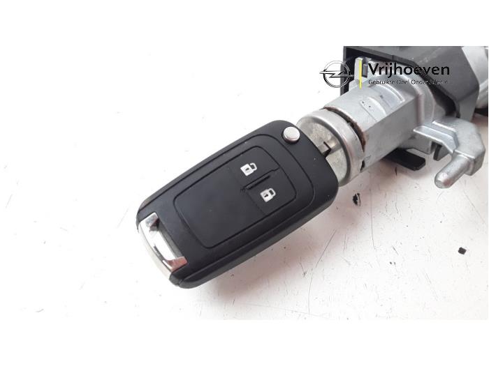 Sleutel+Contactslot van een Opel Meriva 1.4 Turbo 16V ecoFLEX 2010