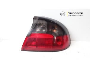 Gebruikte Achterlicht rechts Opel Tigra (75) 1.4i 16V Prijs € 35,00 Margeregeling aangeboden door Autodemontage Vrijhoeven B.V.