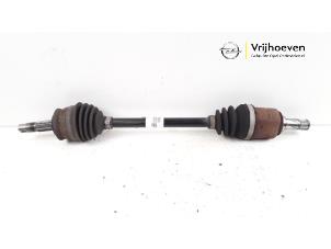 Gebruikte Steekas links-voor Opel Corsa D 1.0 Prijs € 40,00 Margeregeling aangeboden door Autodemontage Vrijhoeven B.V.