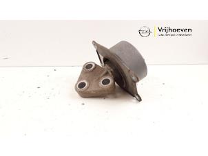 Gebruikte Motorrubber Opel Astra H Twin Top (L67) 1.8 16V Prijs € 15,00 Margeregeling aangeboden door Autodemontage Vrijhoeven B.V.
