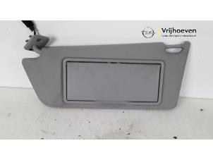 Gebruikte Zonneklep Opel Astra H (L48) 1.7 CDTi 16V Prijs € 15,00 Margeregeling aangeboden door Autodemontage Vrijhoeven B.V.