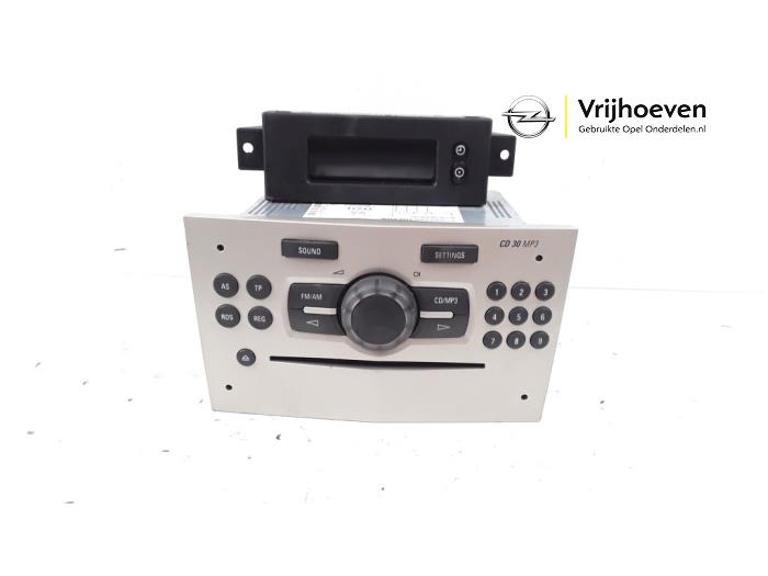 Gebruikte Radio module Opel Corsa D 1.2 16V Prijs € 50,00 Margeregeling aangeboden door Autodemontage Vrijhoeven B.V.