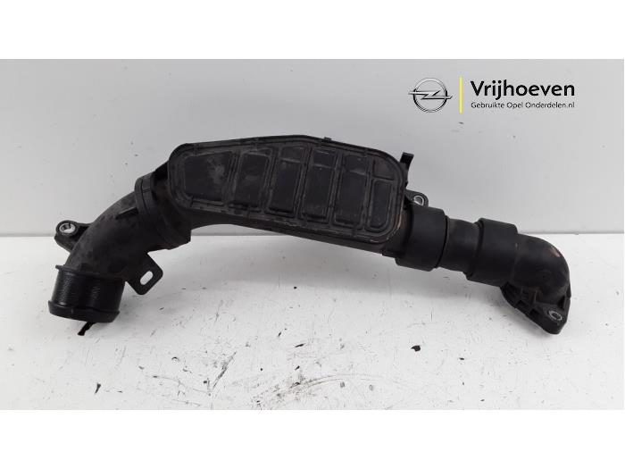 Gebruikte Intercooler Buis Opel Grandland/Grandland X 1.2 Turbo 12V Prijs € 25,00 Margeregeling aangeboden door Autodemontage Vrijhoeven B.V.