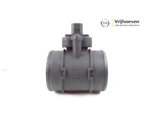 Gebruikte Luchtmassameter Opel Corsa E 1.3 CDTi 16V ecoFLEX Prijs € 15,00 Margeregeling aangeboden door Autodemontage Vrijhoeven B.V.