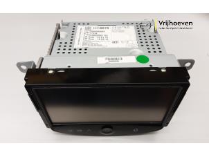 Gebruikte Radio module Opel Corsa E 1.3 CDTi 16V ecoFLEX Prijs € 150,00 Margeregeling aangeboden door Autodemontage Vrijhoeven B.V.