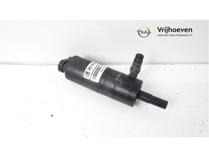 Pomp koplampsproeier van een Opel Zafira (M75) 1.8 16V Ecotec 2009