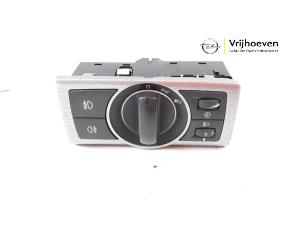 Gebruikte Licht Schakelaar Opel Antara (LA6) 2.4 16V 4x4 Prijs € 20,00 Margeregeling aangeboden door Autodemontage Vrijhoeven B.V.