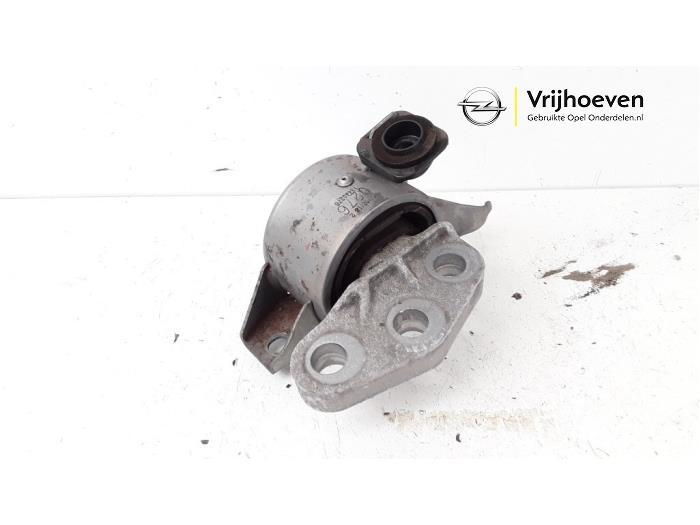 Gebruikte Motorrubber Opel Corsa E 1.3 CDTi 16V ecoFLEX Prijs € 45,00 Margeregeling aangeboden door Autodemontage Vrijhoeven B.V.