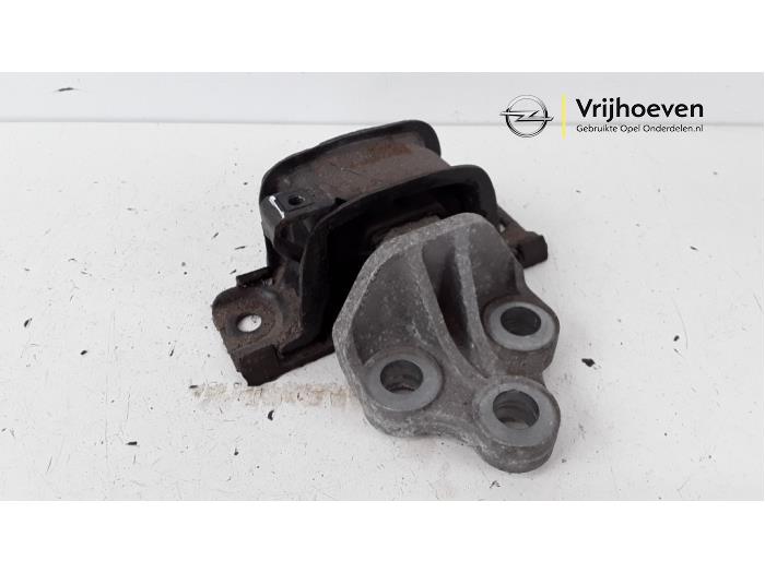Gebruikte Motorrubber Opel Corsa E 1.3 CDTi 16V ecoFLEX Prijs € 40,00 Margeregeling aangeboden door Autodemontage Vrijhoeven B.V.