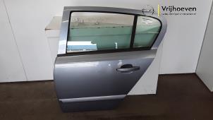 Gebruikte Deur 4Deurs links-achter Opel Astra H (L48) 1.8 16V Prijs € 40,00 Margeregeling aangeboden door Autodemontage Vrijhoeven B.V.