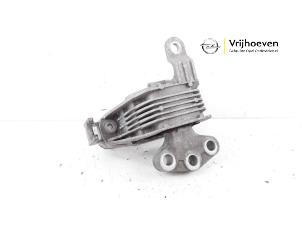 Gebruikte Motorrubber Opel Astra J (PC6/PD6/PE6/PF6) 1.4 16V ecoFLEX Prijs € 30,00 Margeregeling aangeboden door Autodemontage Vrijhoeven B.V.