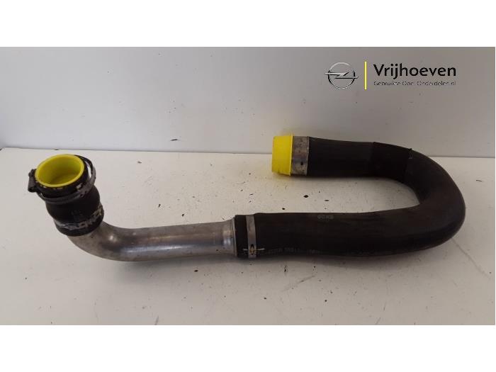Gebruikte Intercooler Slang Opel Mokka/Mokka X 1.4 Turbo 16V 4x2 Prijs € 30,00 Margeregeling aangeboden door Autodemontage Vrijhoeven B.V.