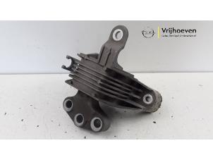 Gebruikte Motorrubber Opel Astra J Sports Tourer (PD8/PE8/PF8) 1.4 Turbo 16V Prijs € 30,00 Margeregeling aangeboden door Autodemontage Vrijhoeven B.V.