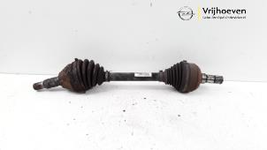 Gebruikte Aandrijfas links-voor Opel Astra J (PC6/PD6/PE6/PF6) 1.6 Turbo 16V Prijs € 50,00 Margeregeling aangeboden door Autodemontage Vrijhoeven B.V.