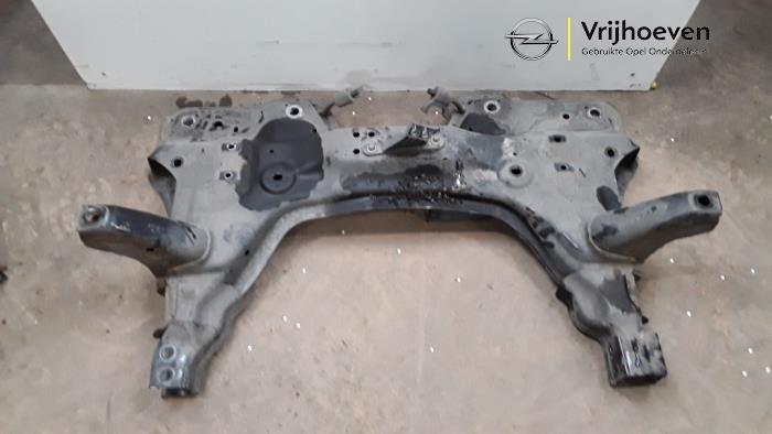 Gebruikte Subframe Opel Corsa E 1.4 Turbo 16V Prijs € 75,00 Margeregeling aangeboden door Autodemontage Vrijhoeven B.V.