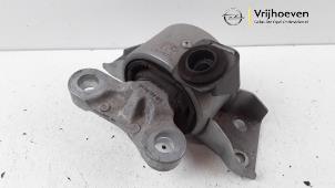 Gebruikte Motorsteun Opel Corsa E 1.4 Turbo 16V Prijs € 25,00 Margeregeling aangeboden door Autodemontage Vrijhoeven B.V.