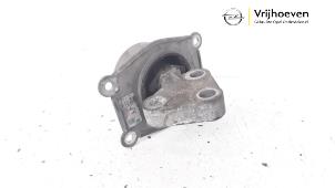 Gebruikte Motorsteun Opel Astra H (L48) 1.7 CDTi 16V Prijs € 15,00 Margeregeling aangeboden door Autodemontage Vrijhoeven B.V.