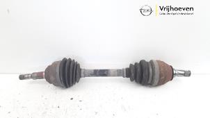 Gebruikte Aandrijfas links-voor Opel Astra G (F67) 1.8 16V Prijs € 15,00 Margeregeling aangeboden door Autodemontage Vrijhoeven B.V.