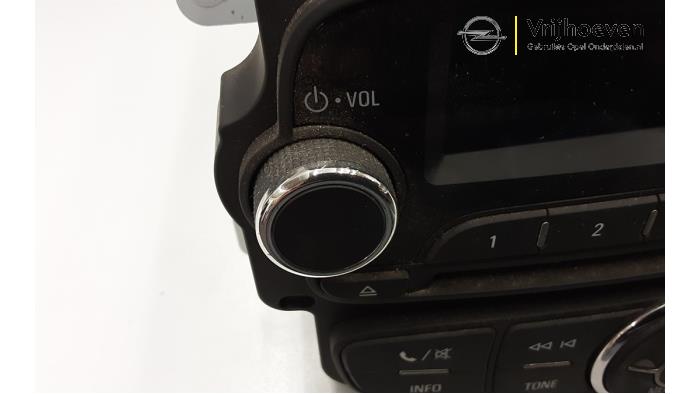 Radio module van een Opel Adam 1.0 Ecotec 12V SIDI Turbo 2015