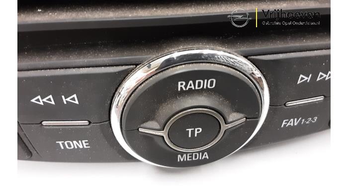 Radio module van een Opel Adam 1.0 Ecotec 12V SIDI Turbo 2015