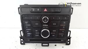 Gebruikte Radiobedienings paneel Opel Zafira Tourer (P12) 2.0 CDTI 16V 165 Ecotec Prijs € 40,00 Margeregeling aangeboden door Autodemontage Vrijhoeven B.V.