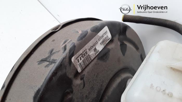 Rembekrachtiger van een Opel Vivaro 2.0 CDTI 16V 2014