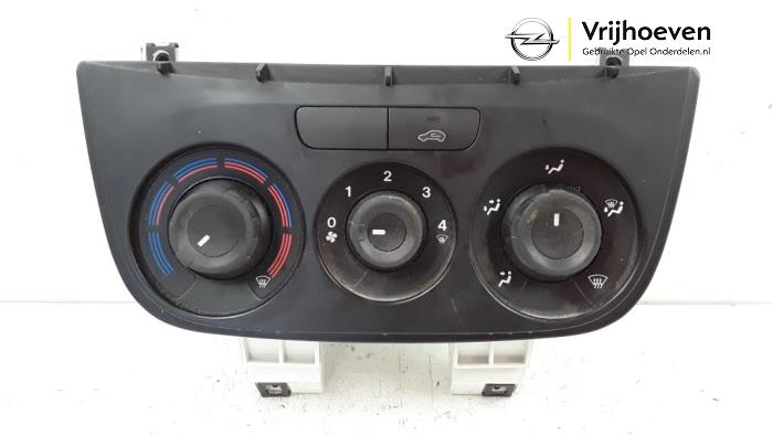 Kachel Bedieningspaneel van een Opel Combo 1.3 CDTI 16V ecoFlex 2015