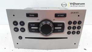 Gebruikte Radio CD Speler Opel Corsa D 1.2 16V Prijs € 50,00 Margeregeling aangeboden door Autodemontage Vrijhoeven B.V.