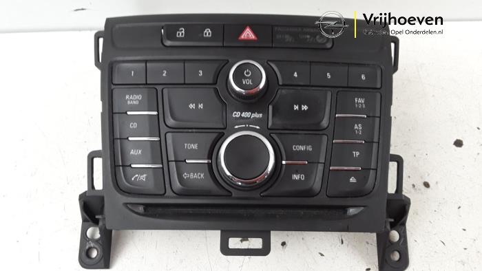 Radiobedienings paneel van een Opel Zafira Tourer (P12) 1.4 Turbo 16V Ecotec 2015