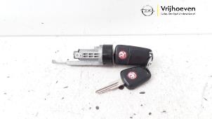 Gebruikte Kontaktslot + Sleutel Opel Antara 2.2 CDTI 16V 4x2 Prijs € 55,00 Margeregeling aangeboden door Autodemontage Vrijhoeven B.V.