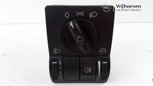 Gebruikte Schakelaar Licht Opel Tigra Twin Top 1.4 16V Prijs € 15,00 Margeregeling aangeboden door Autodemontage Vrijhoeven B.V.
