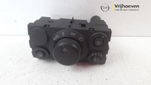 Gebruikte Licht Schakelaar Opel Astra H SW (L35) 1.6 16V Twinport Prijs € 20,00 Margeregeling aangeboden door Autodemontage Vrijhoeven B.V.