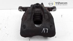 Gebruikte Remklauw (Tang) links-voor Opel Corsa C (F08/68) 1.2 16V Twin Port Prijs € 30,00 Margeregeling aangeboden door Autodemontage Vrijhoeven B.V.