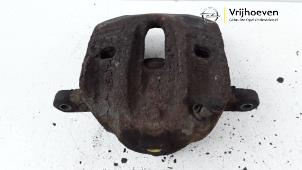 Gebruikte Remklauw (Tang) rechts-voor Opel Omega B (25/26/27) 2.2 16V Prijs € 25,00 Margeregeling aangeboden door Autodemontage Vrijhoeven B.V.