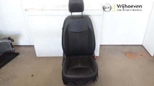 Gebruikte Voorstoel rechts Opel Karl 1.0 12V Prijs € 125,00 Margeregeling aangeboden door Autodemontage Vrijhoeven B.V.